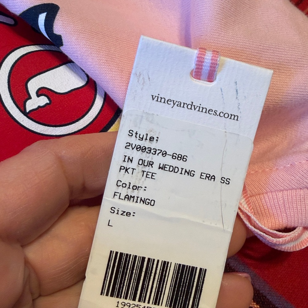 Vineyard Vines Flamingo Taylor&Travis IN OUR WEDDING ERA SS Pocket Tee ๐ - Picture 6 of 9
